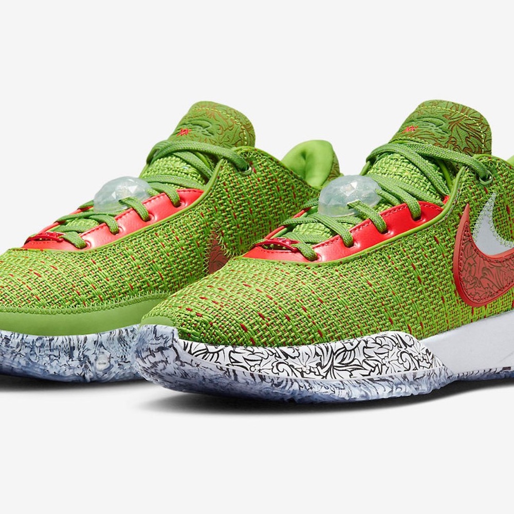 Nike Lebron XX “Stocking Stuffer” Grinch